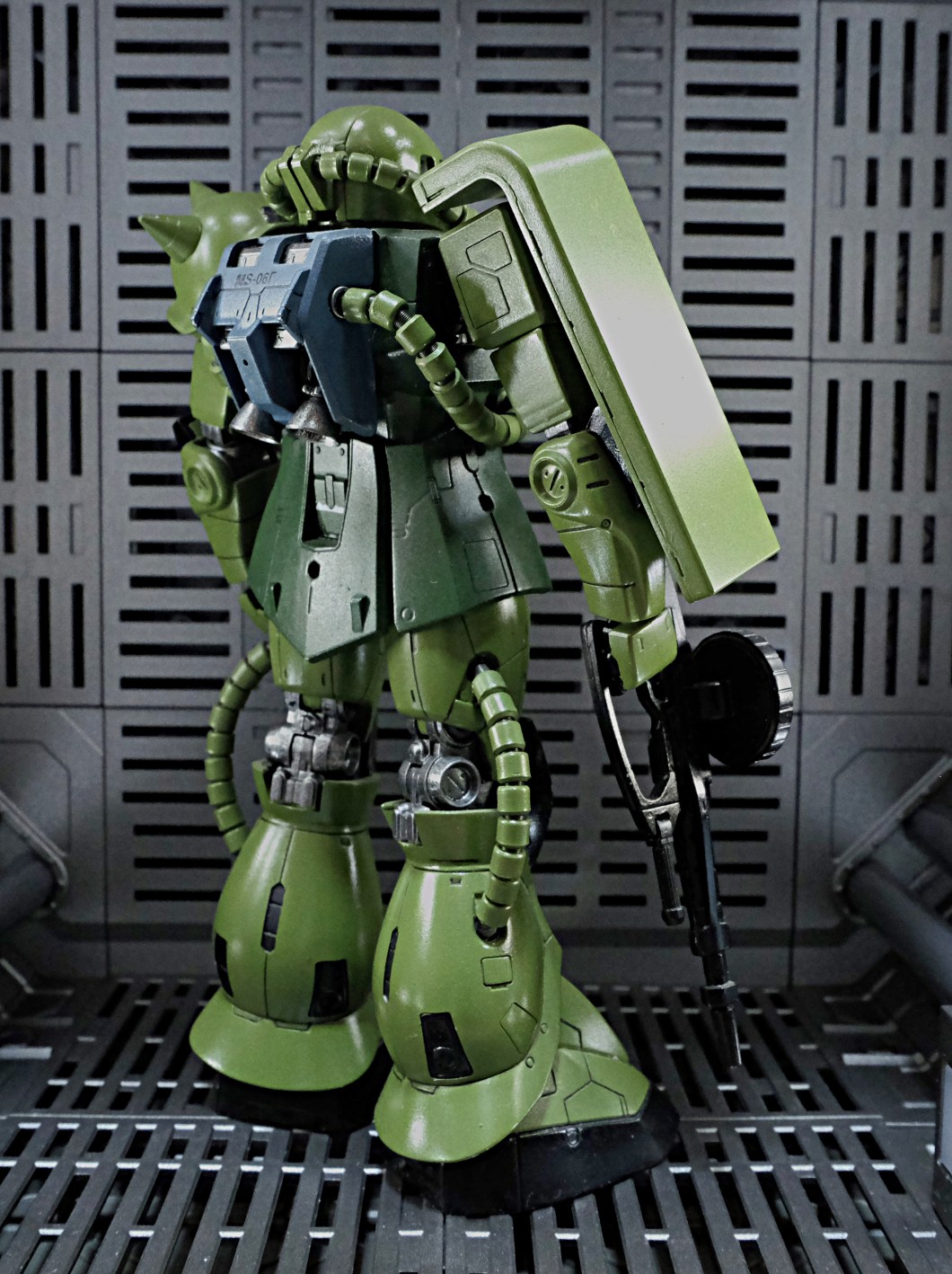 MG Zaku II 04.jpg